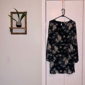 Long-sleeved, open-back black/white floral dress